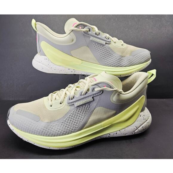 Lululemon Women 9 Comfy footwear